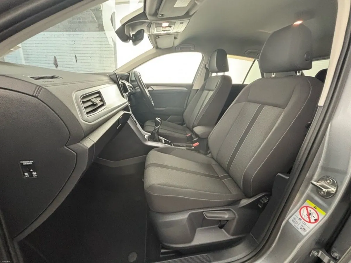 Volkswagen T-Roc LIFE 1.0 TSI MANUAL 6SPEED FWD 11 - Image 6