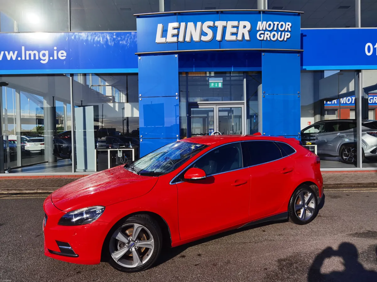 VOLVO V40 1.6 PETROL AUTOMATIC **HEATED SEATS** - Image 1