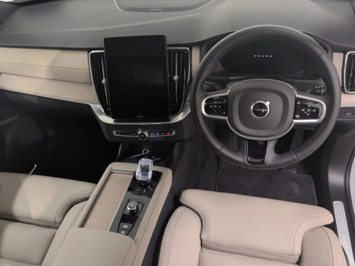 Volvo XC90 T8 PHEV Plus Bright - Image 3