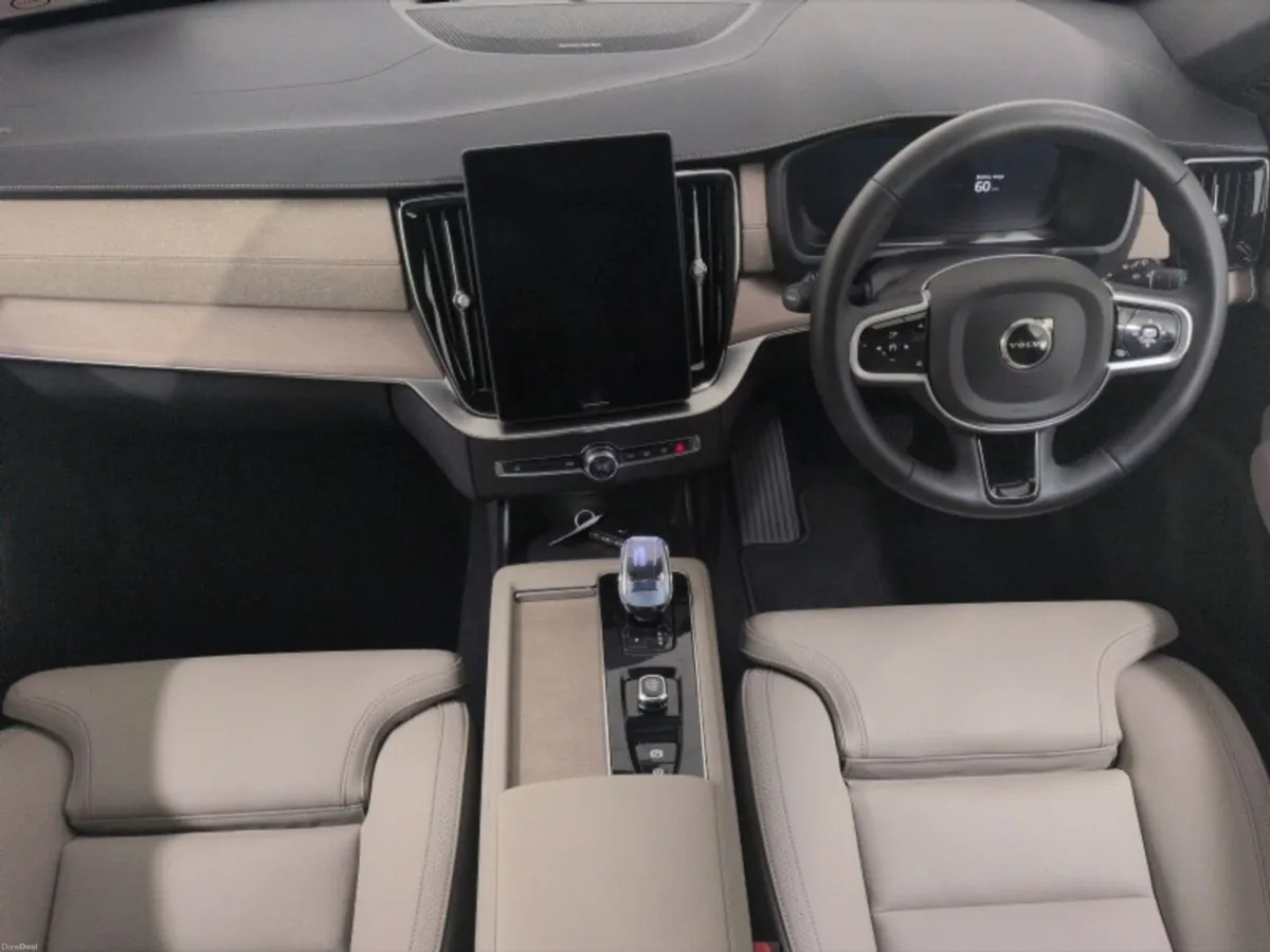 Volvo XC90 T8 PHEV Plus Bright - Image 4