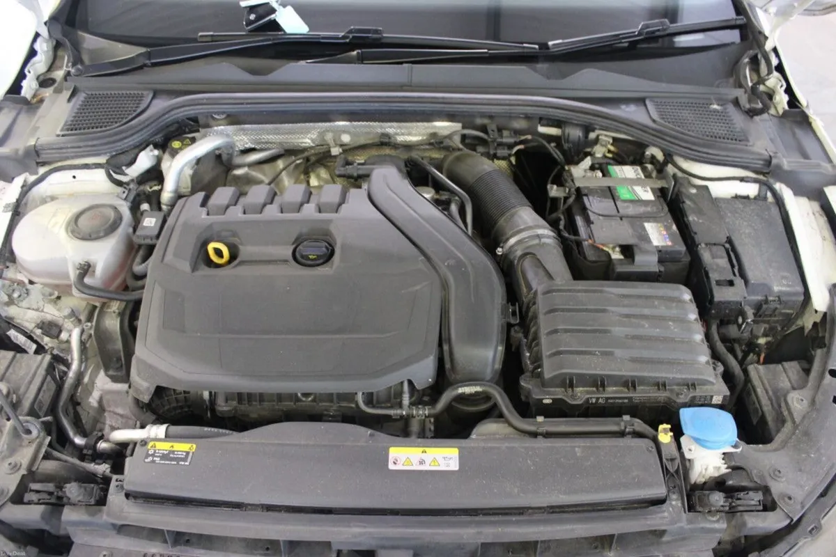 Volkswagen Golf 1.5 TSI 130HP R-Line - TENDER 5 - Image 3