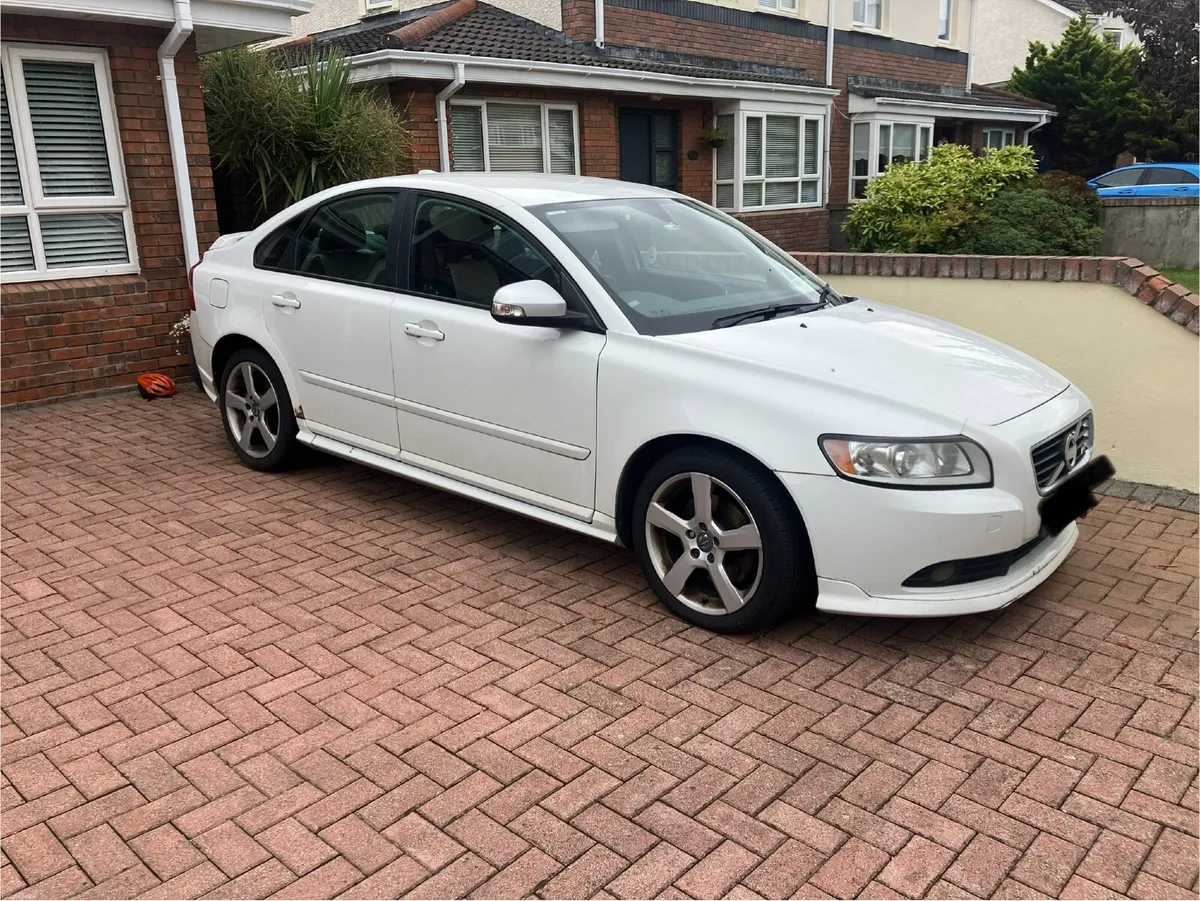 Volvo S40 2011 - Image 1