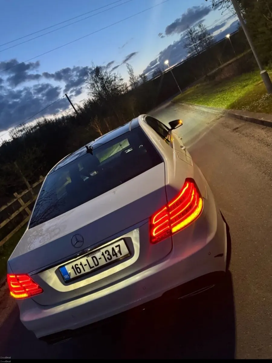 Mercedes E220 - Image 4