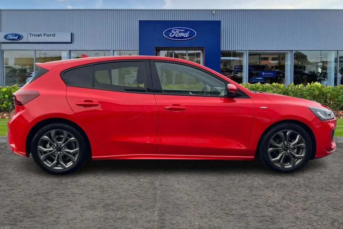 Ford Focus 1.0T EcoBoost MHEV ST-Line Hatchback 5d - Image 3