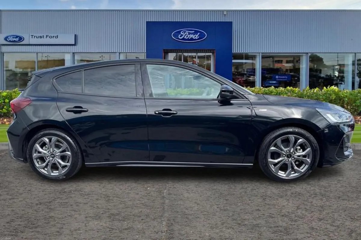 Ford Focus 1.0 EcoBoost Hybrid mHEV 155 ST-Line 5d - Image 3