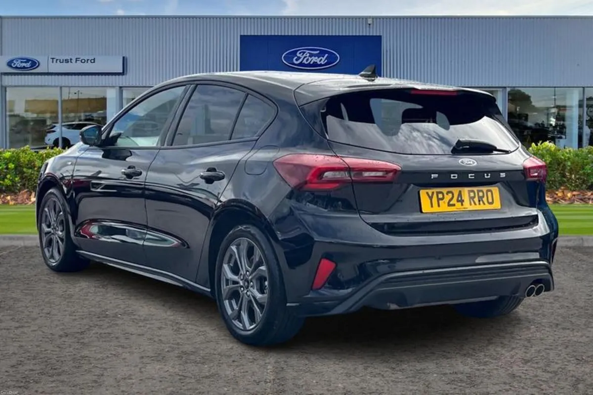 Ford Focus 1.0 EcoBoost Hybrid mHEV 155 ST-Line 5d - Image 2