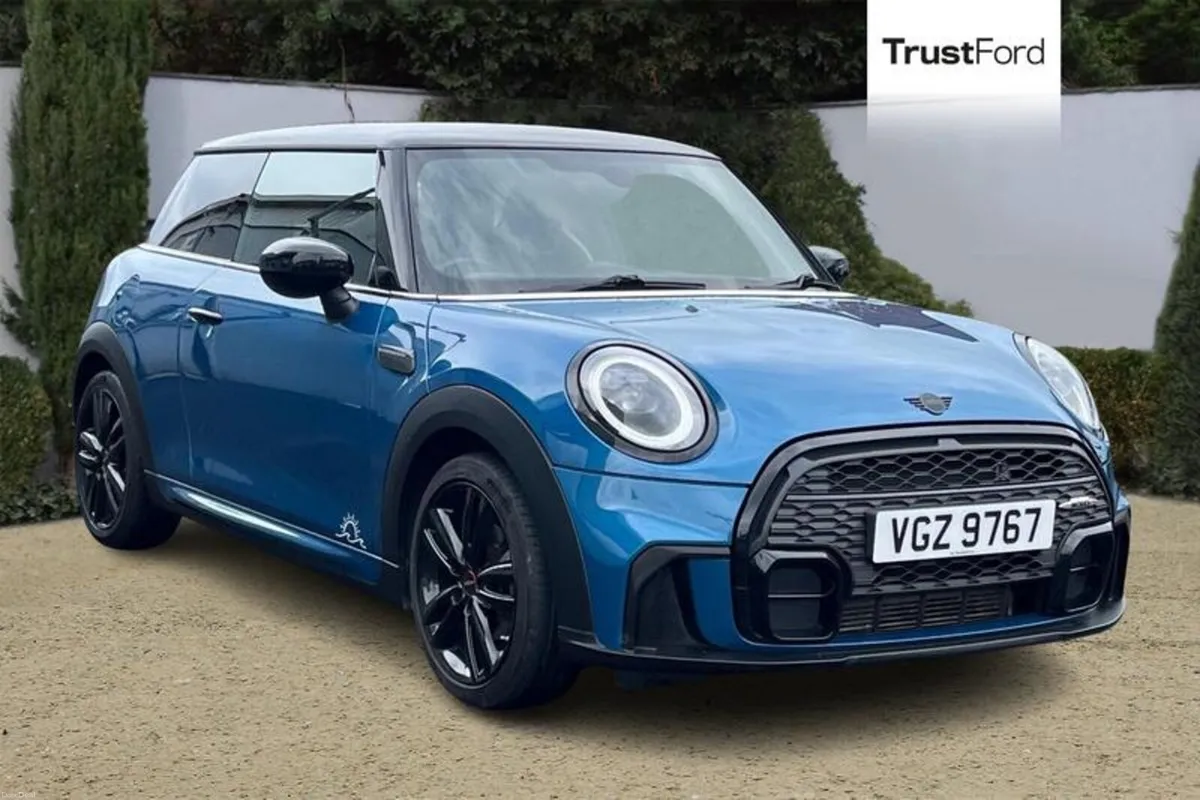 Mini Cooper 1.5 Cooper Sport 3dr - Image 1