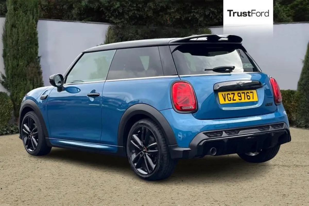 Mini Cooper 1.5 Cooper Sport 3dr - Image 2