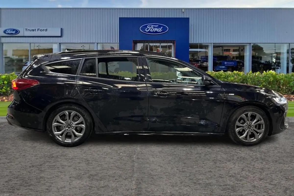 Ford Focus 1.0 EcoBoost Hybrid mHEV 155 ST-Line 5d - Image 3