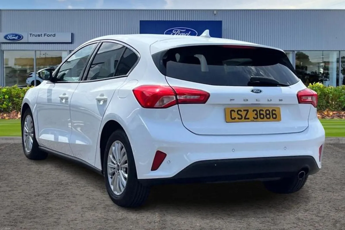 Ford Focus 1.0 EcoBoost 125 Titanium 5dr - FRONT & - Image 2
