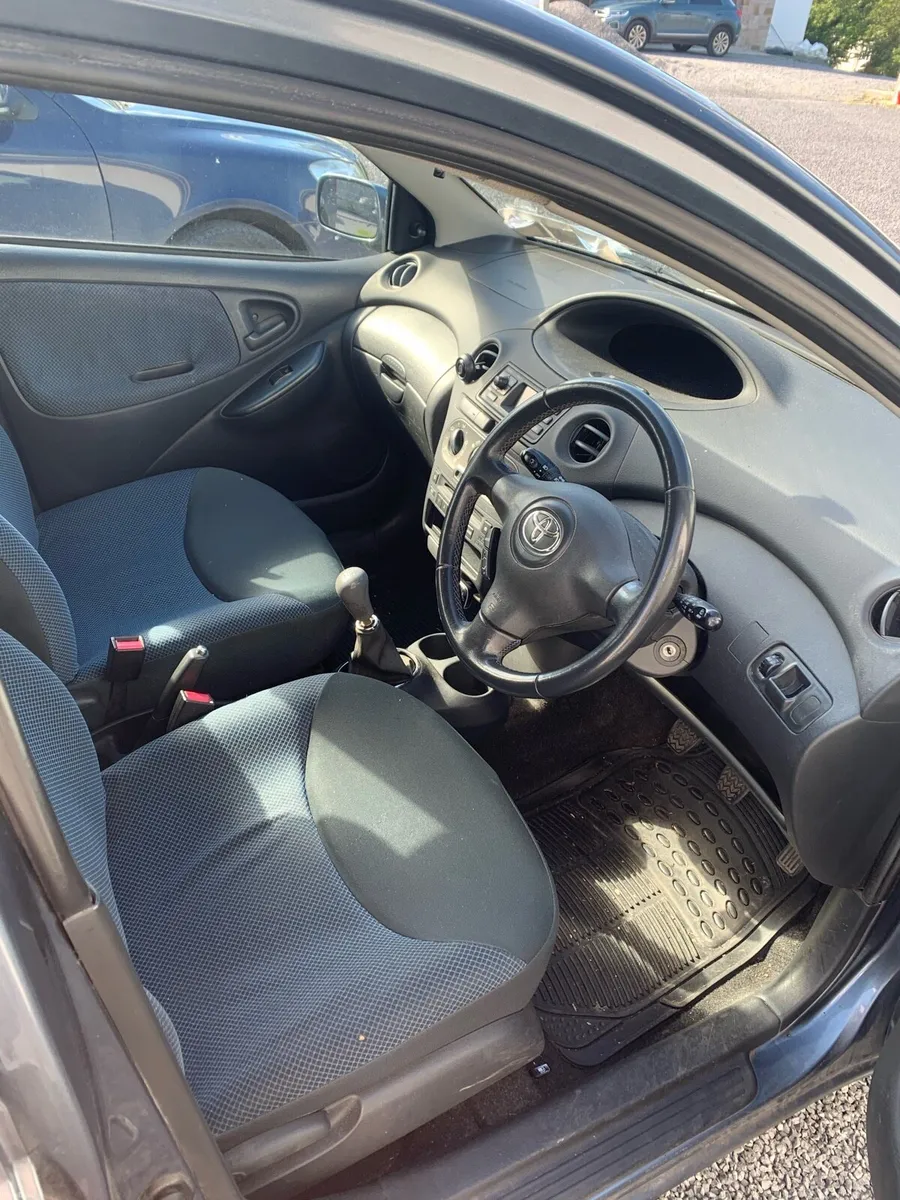 Toyota Yaris 2005 - Image 3