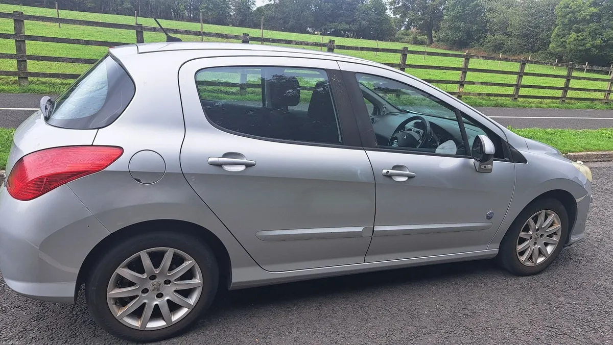 Peugeot 308 Envy 2011 - Image 1