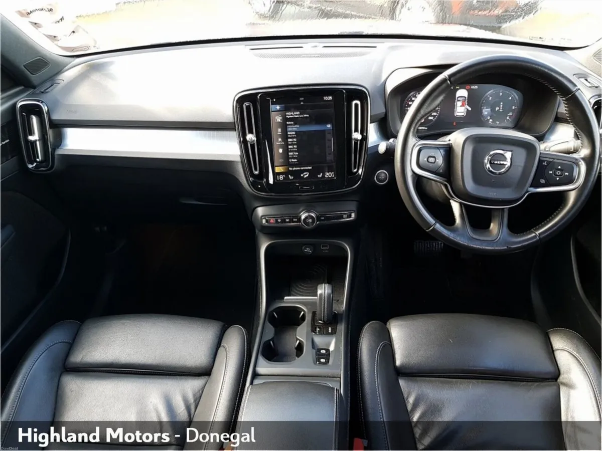 Volvo XC40 D4 AWD AUTO MOMENTUM PRO - Image 2