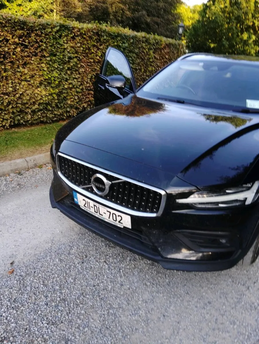 Volvo V60 2021 Cross Country - Image 2