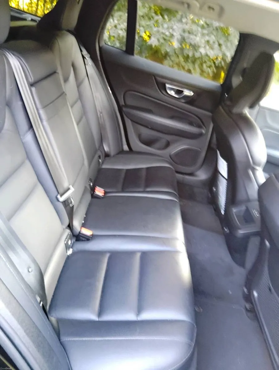 Volvo V60 2021 Cross Country - Image 5