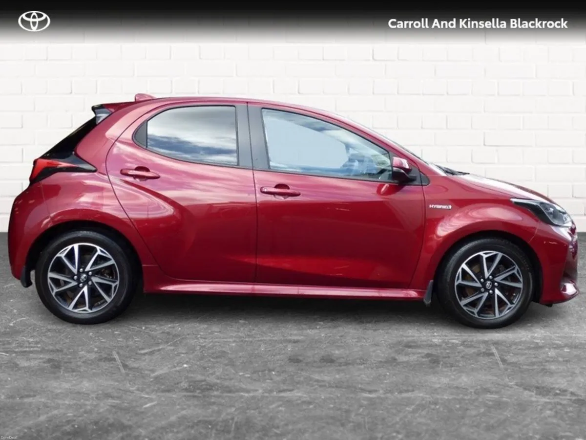 Toyota Yaris Hybrid Luna Sport - Image 2