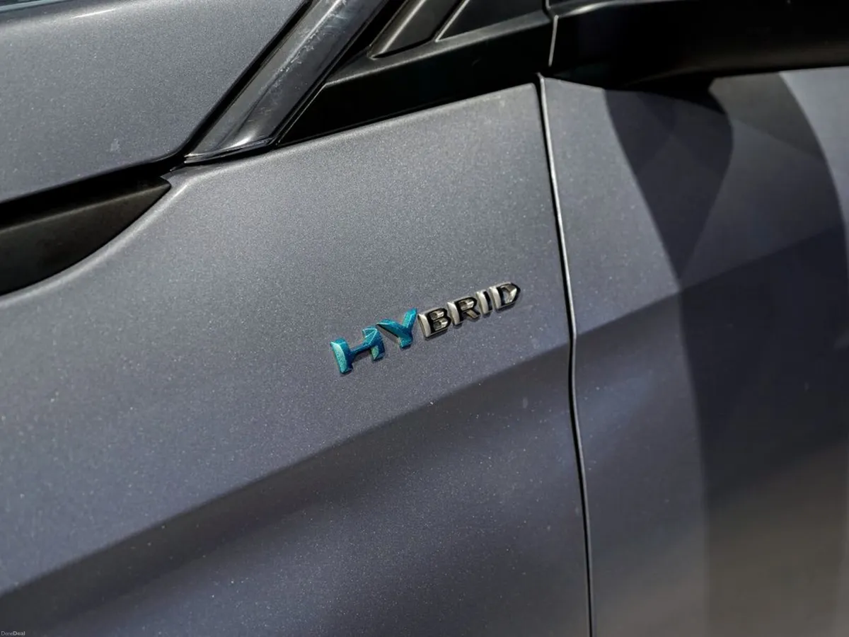 Peugeot 3008 Allure HYBRID2 PHEV 225bhp Auto - Image 4
