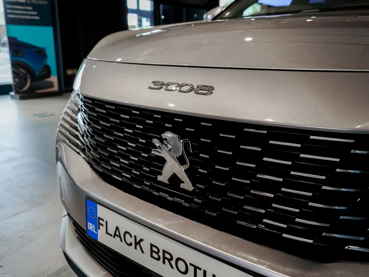 Peugeot 3008 Allure HYBRID2 PHEV 225bhp Auto - Image 3