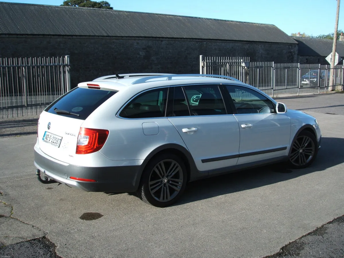 Skoda Superb 2.0 TDI CR 4X4 LE TOUR DE FRANCE - Image 4