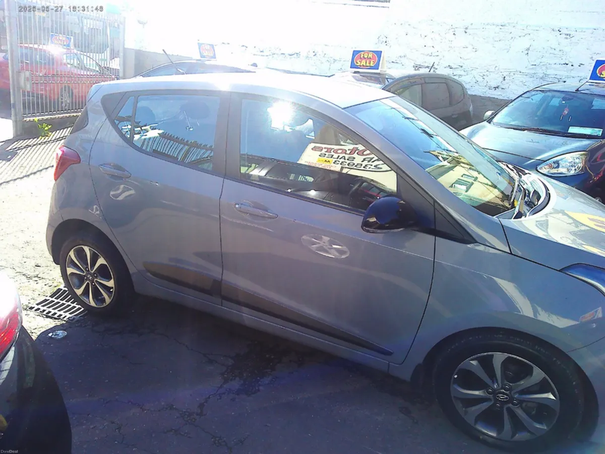 Hyundai i10 1.0 PETROL PREMIUM 5DR - Image 4
