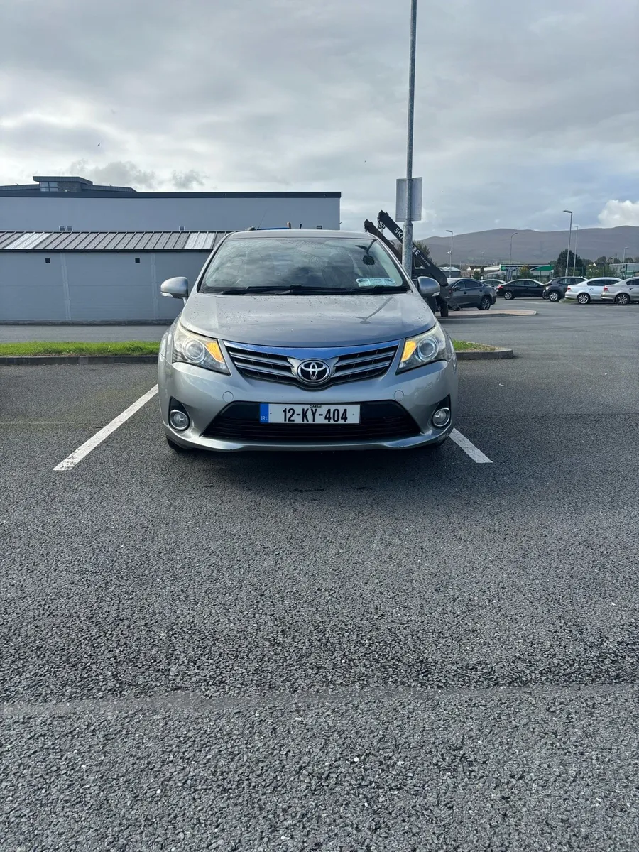 2012 Toyota Avensis - Image 2