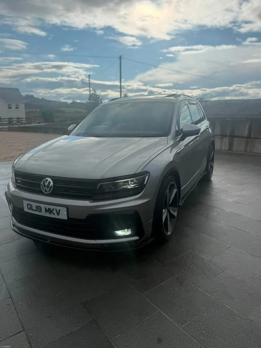 2019 Volkswagen tiguan r line - Image 3