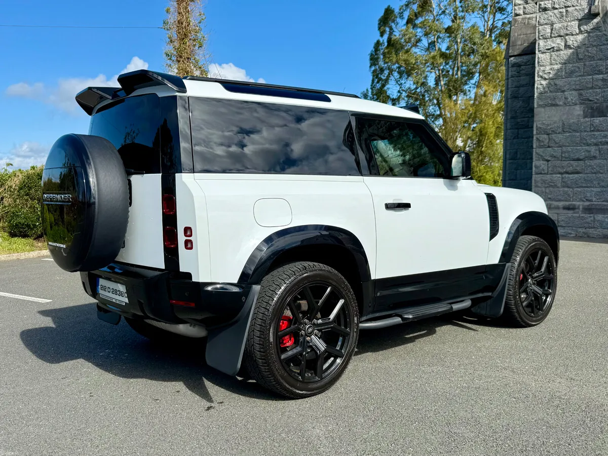 2021 Land Rover Defender HARD TOP AUTO 3 SEATS - Image 3