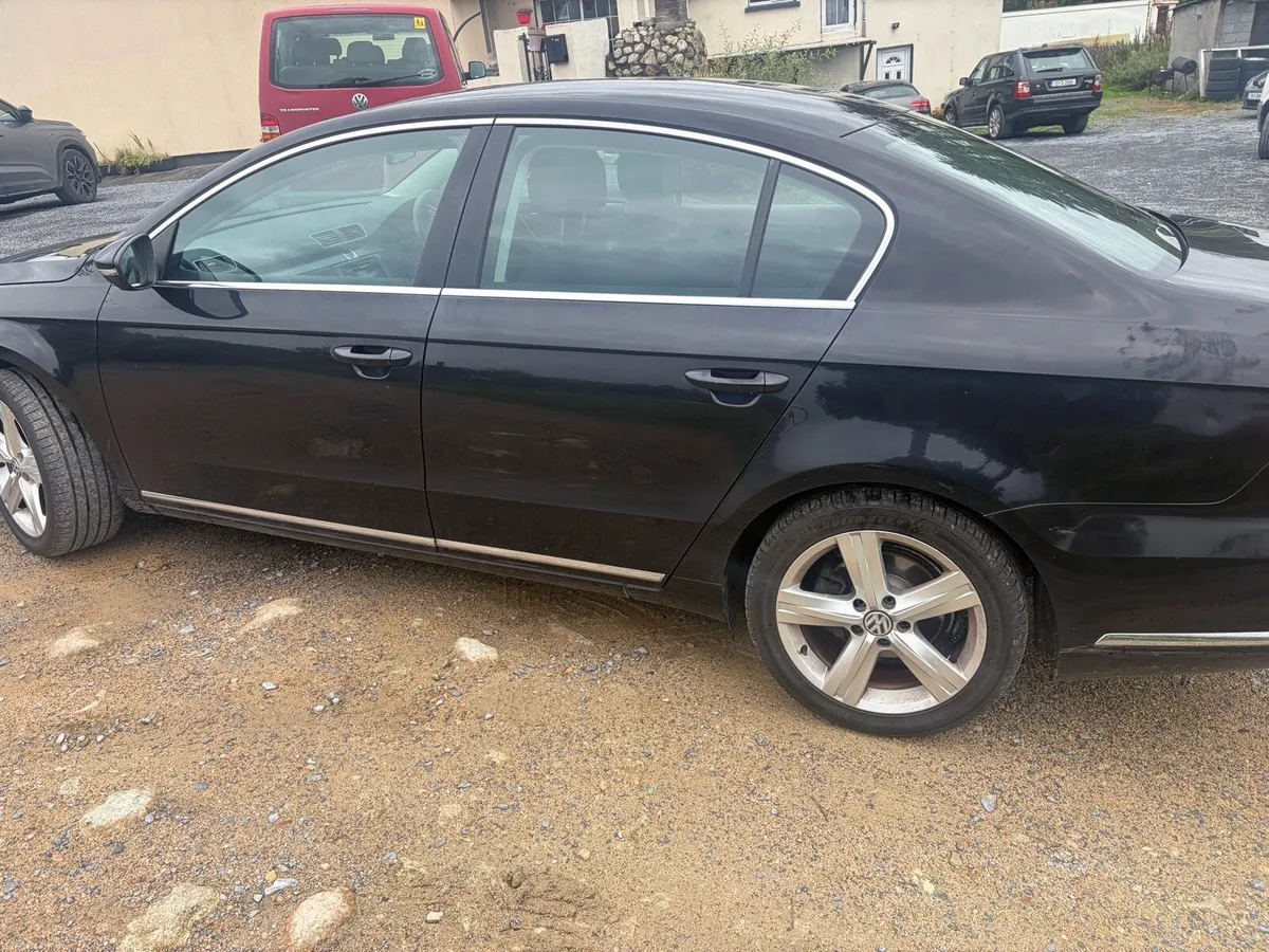 Volkswagen Passat 2012 - Image 3