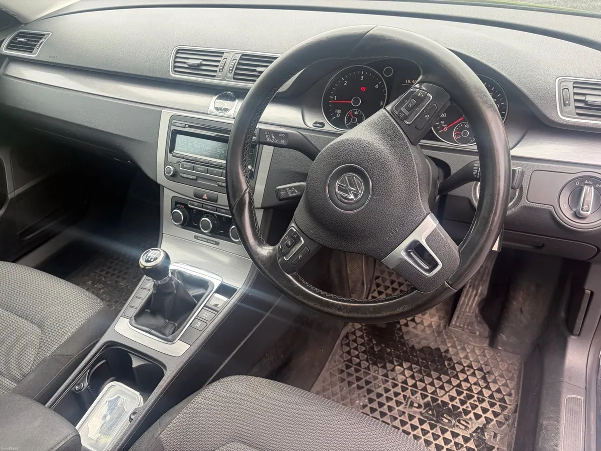 Volkswagen Passat 2012 - Image 5