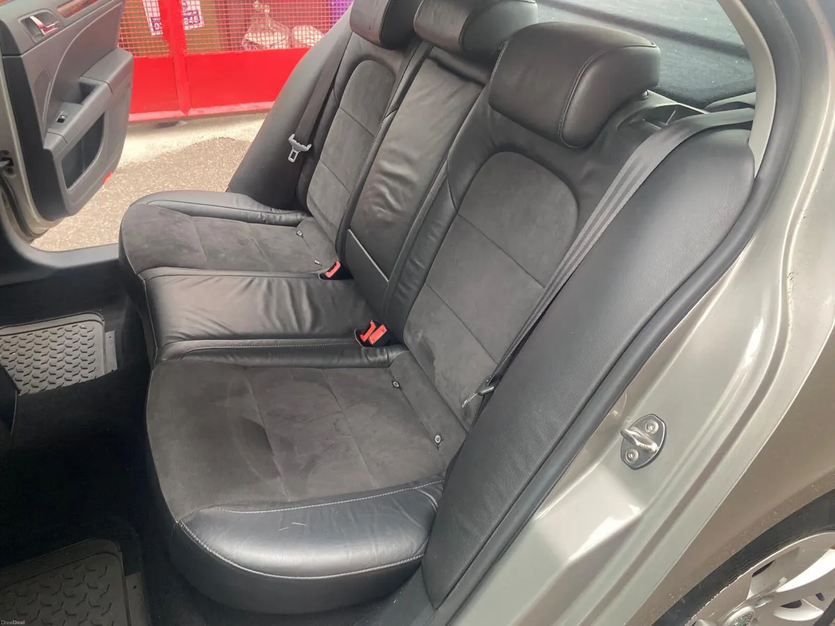 Skoda Superb 2013 - Image 2