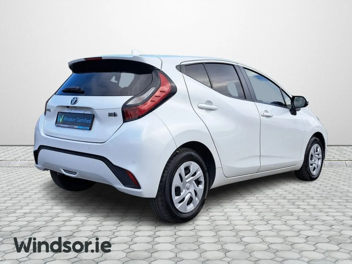 Toyota Aqua G HYBRID AUTO - Image 2