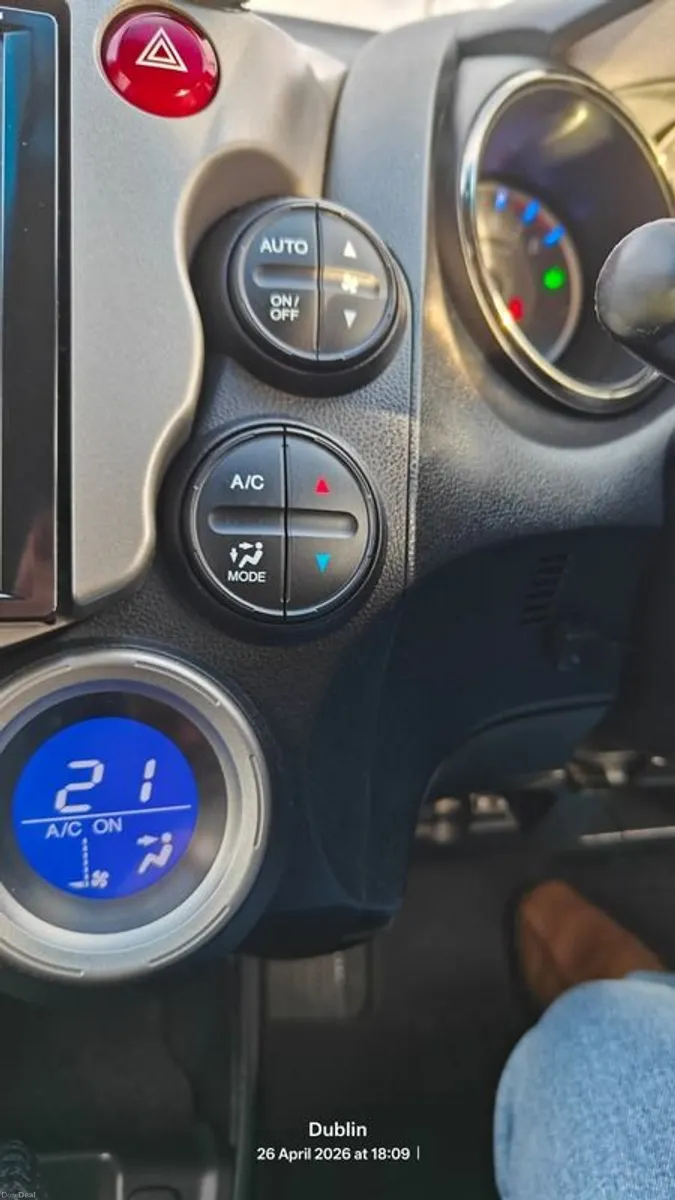 2013 Honda Fit, Automatic, Hybrid, 1.3L. Price Drop 6490 - Image 6