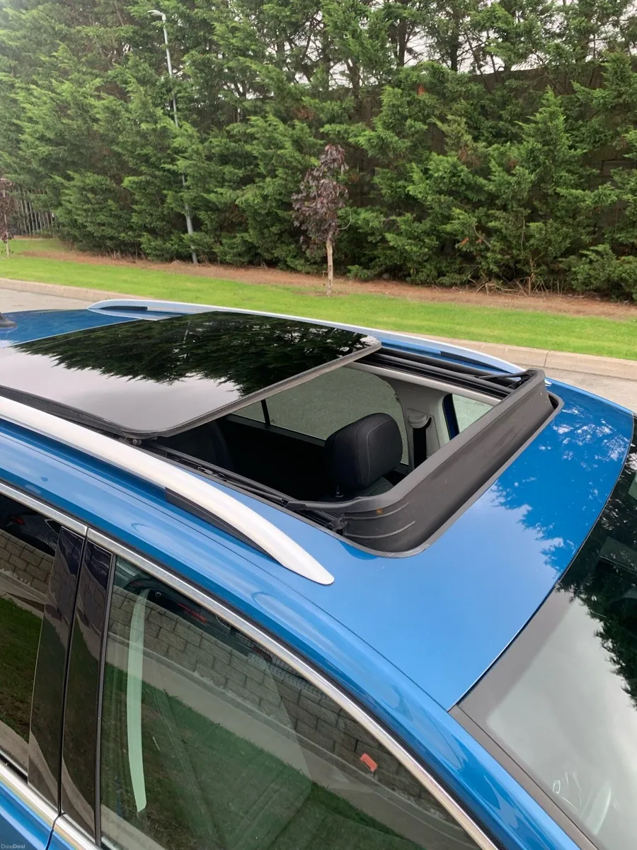2017 Volkswagen Touran auto, Nctd 9/27, tax 8/26 - Image 6