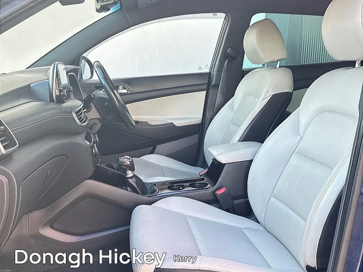 Hyundai Tucson 2WD Executive Plus - Image 4