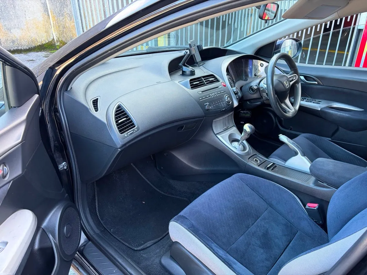 07 Honda Civic Nct/Tax 2027 Manual - Image 6