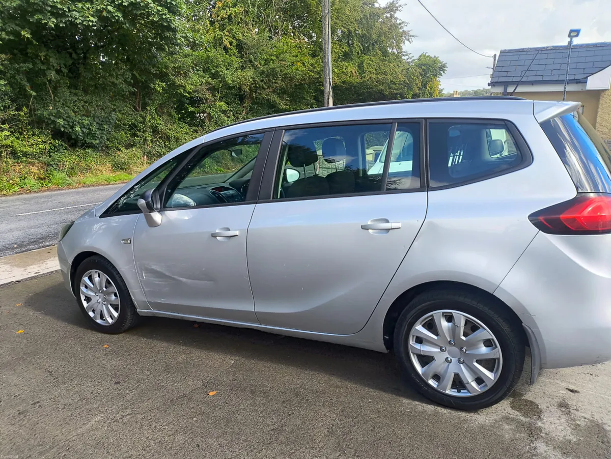 Opel Zafira 2015  2.0L - Image 6