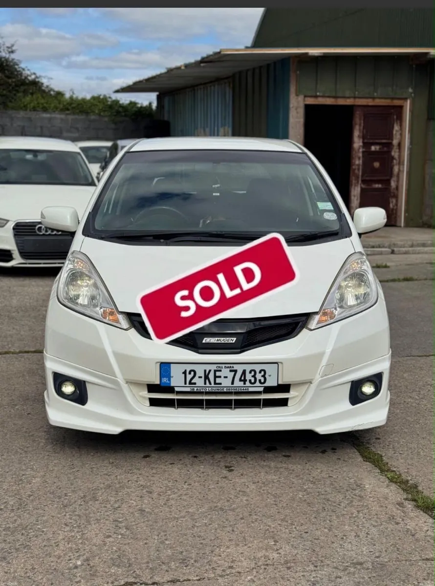 Honda Fit 1.3 Hyrbid 2012 41000KM Heated Seats - Image 1