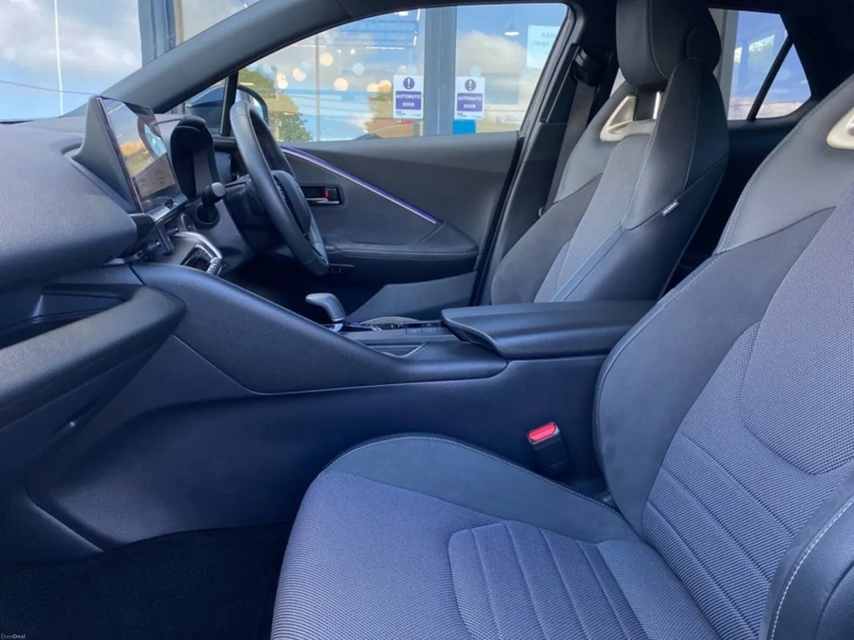 Toyota C-HR C-HR PHEV SOL - Image 6