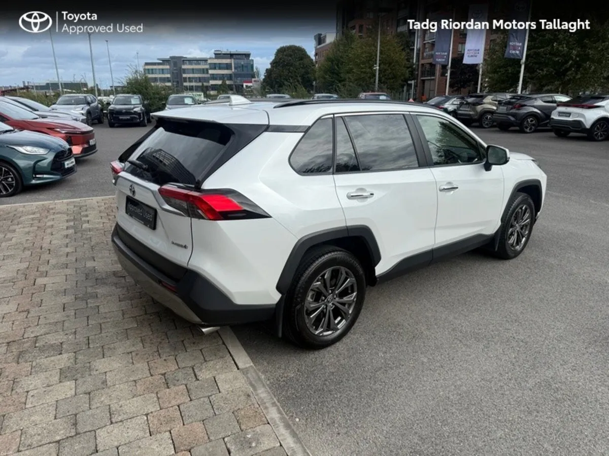 Toyota RAV4 RAV4 HYBRID PLATINUM FWD - Image 2