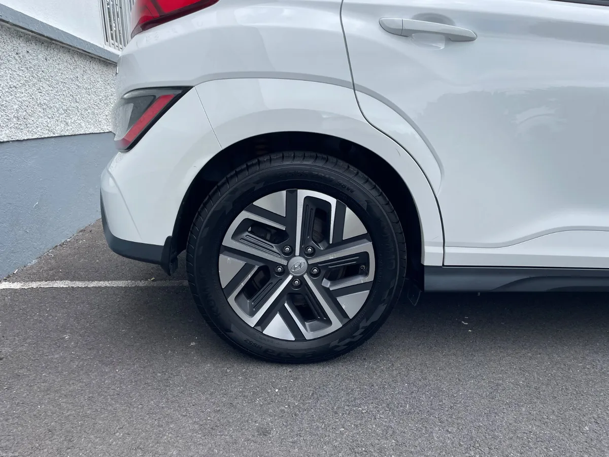 64KWH-PREMIUM SE-HEATED LEATHER-APPLE PLAY-120TAX - Image 2