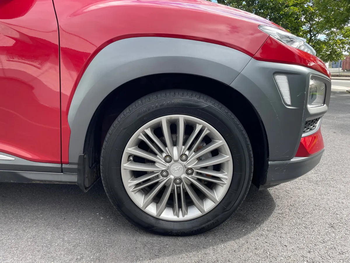 1.0 PETROL - APPLE PLAY - LOW TAX - REVERSE CAMERA - Image 2