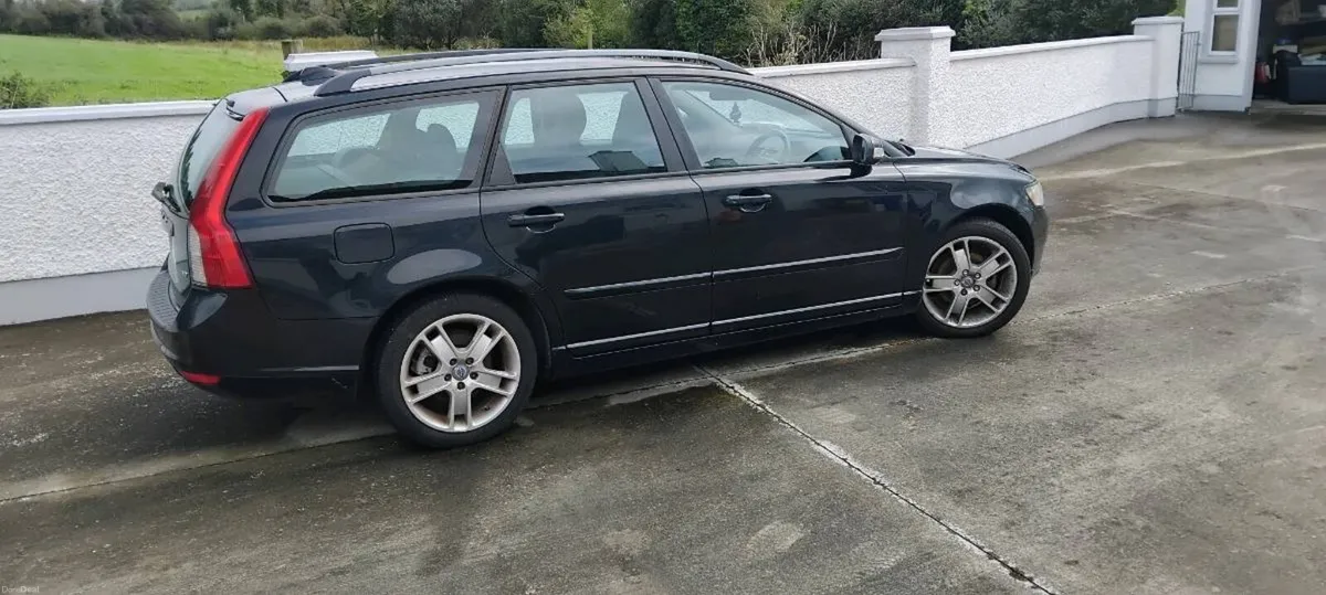 2008 volvo v50 - Image 2