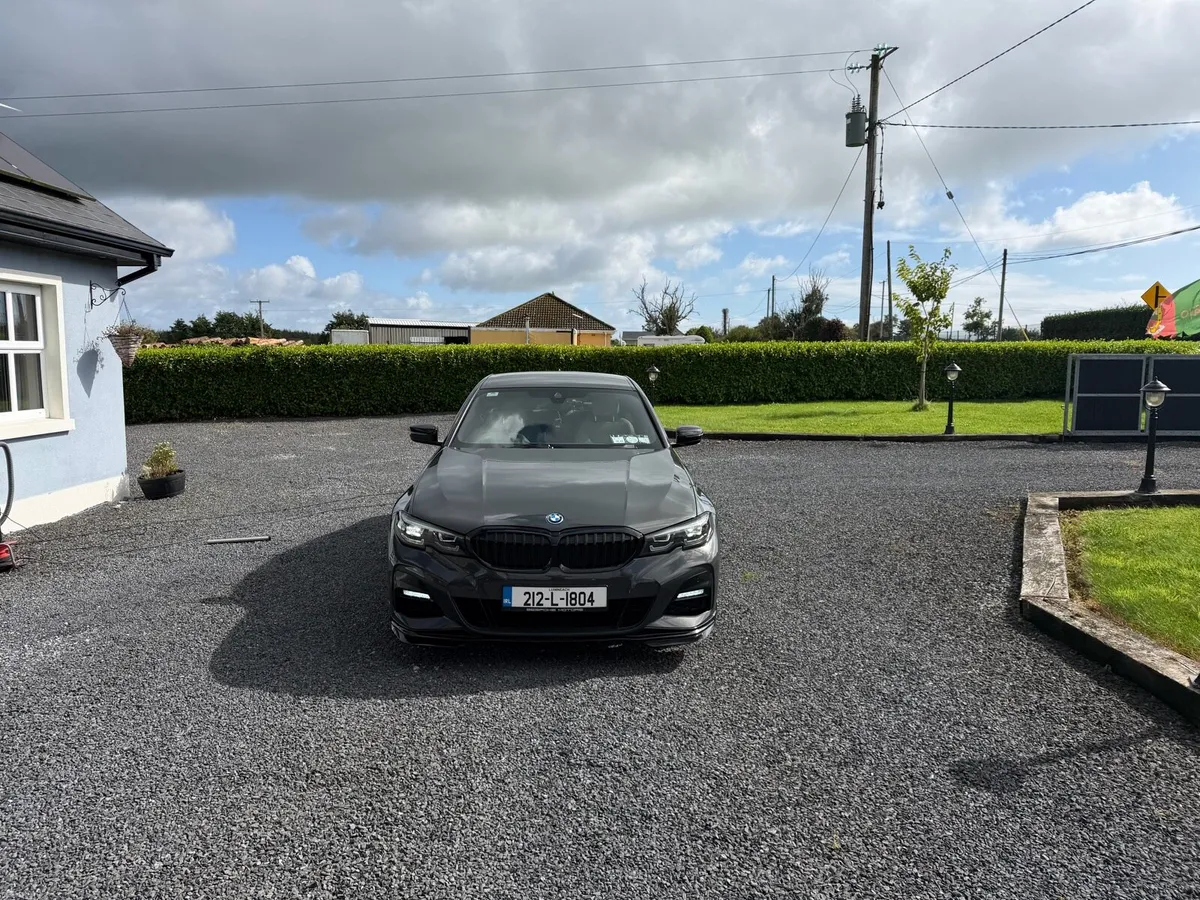 Bmw 330e - Image 1