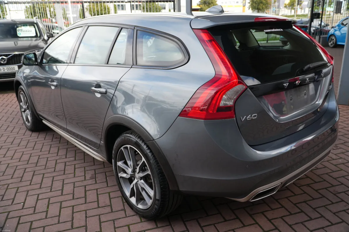 2018 VOLVO V60 CROSS COUNTRY - Image 6