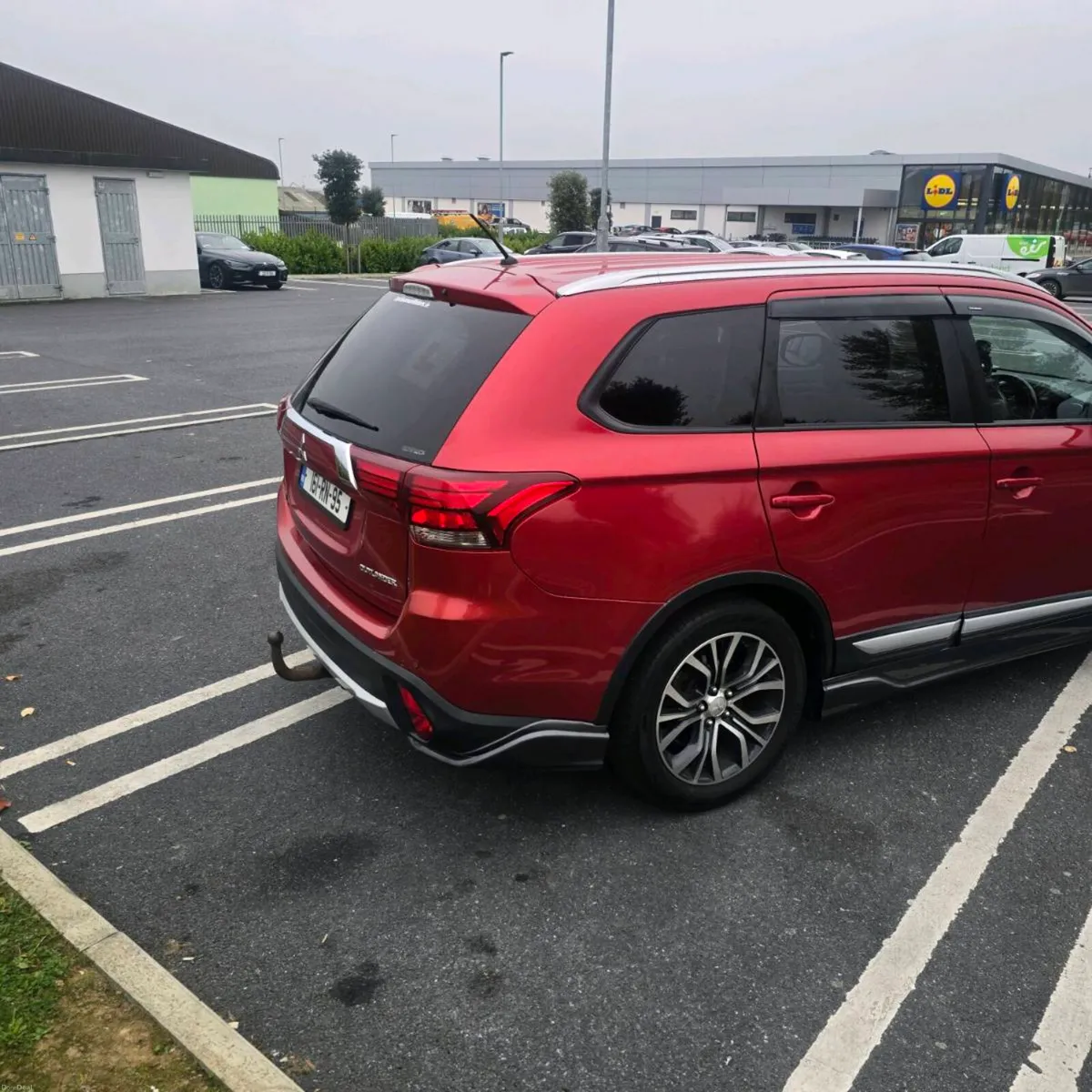 Mtsubishi  outlander 7 seater - Image 5