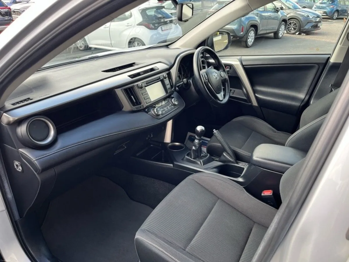 Toyota RAV4 RAV4 2.0D4D LUNA 2WD - Image 6