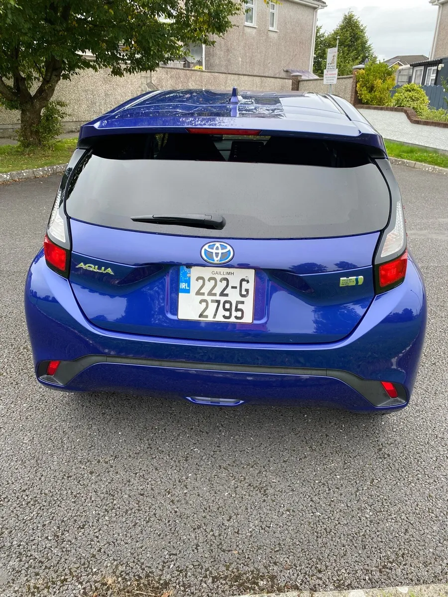 TOYOTA AQUA - Image 2
