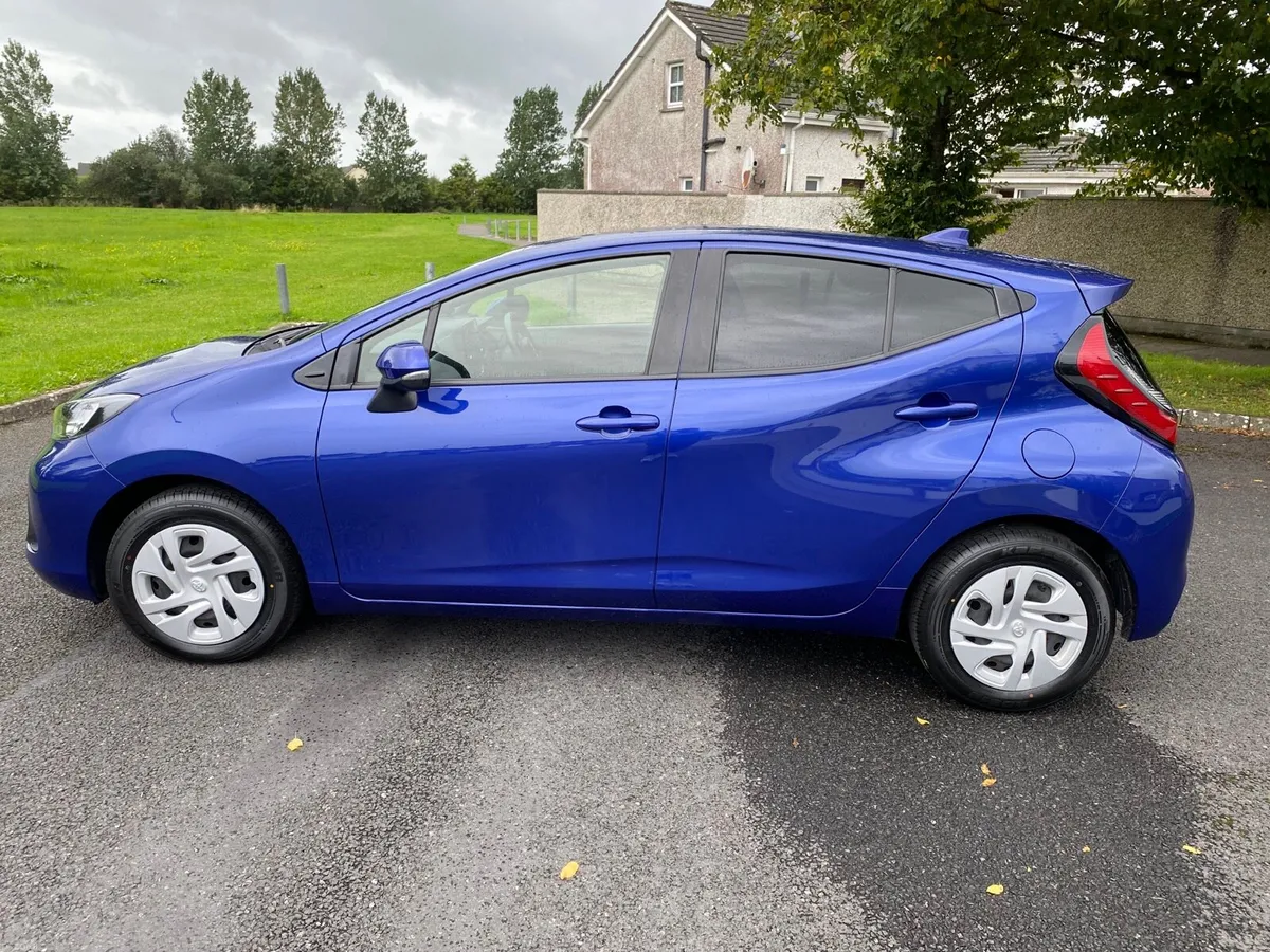 TOYOTA AQUA - Image 3