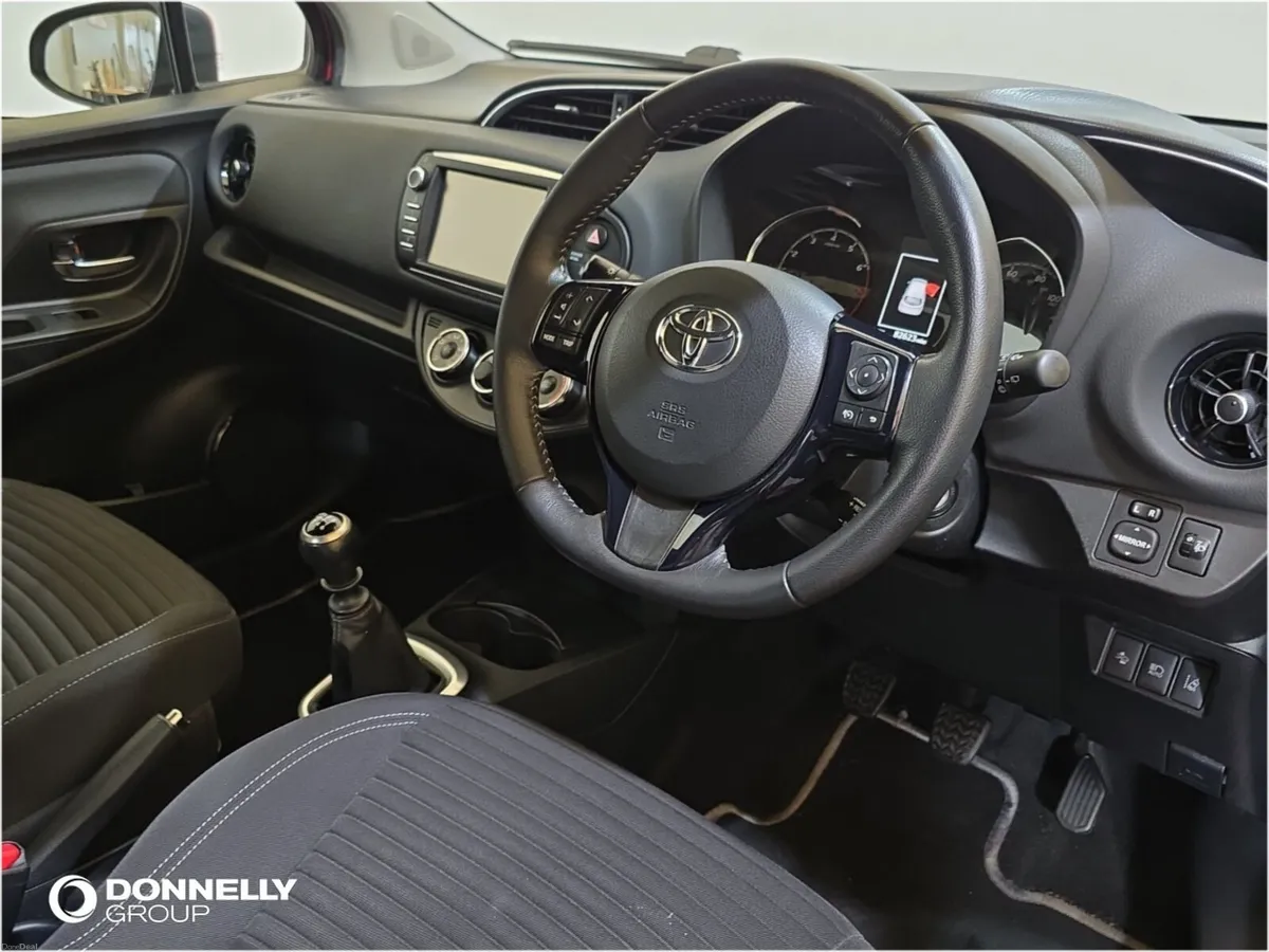 Toyota Yaris 1.5 Hybrid Design 5dr CVT - Image 4