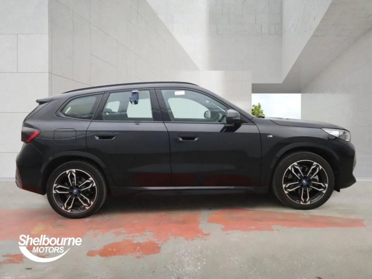 BMW iX1 230kW xDrive30 M Sport 65kWh 5dr Auto - Image 3